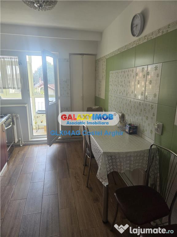 Vindem ap cu 4 camere central-Magnolia , etaj 2, mobilat si