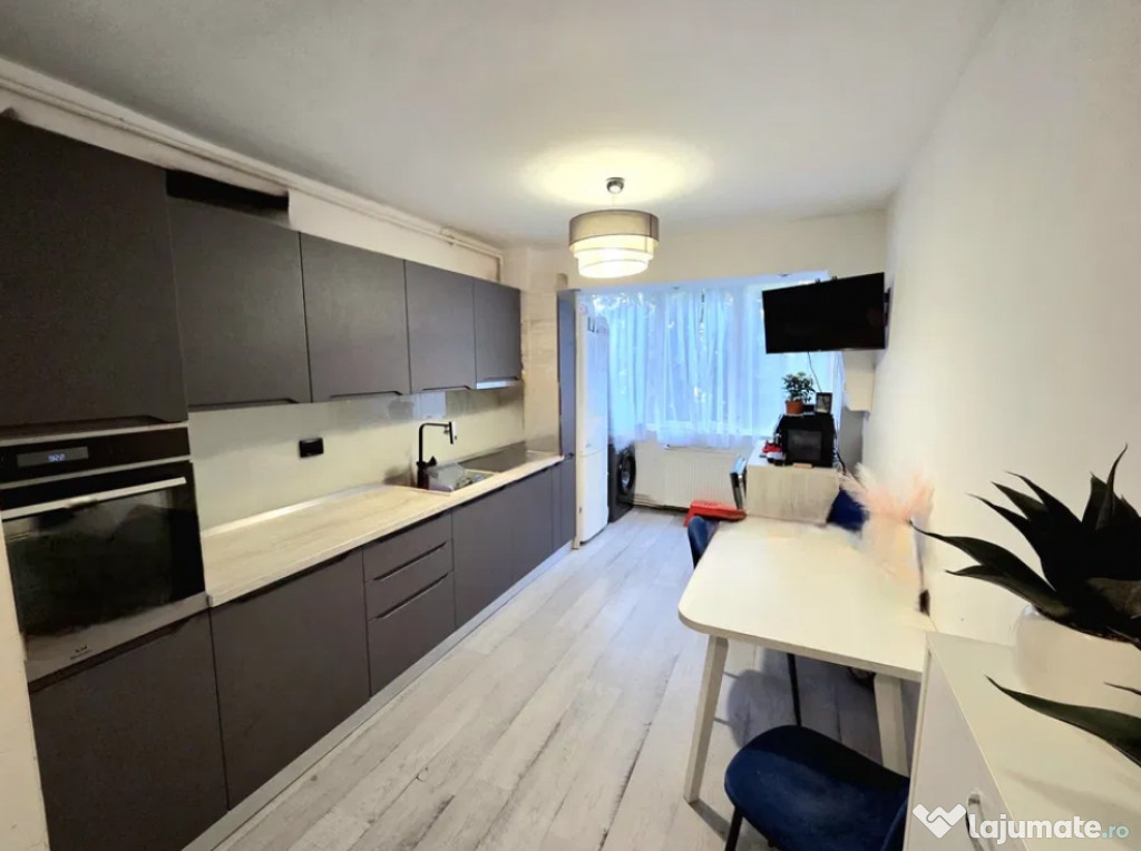 Apartament 2 camere, semidecomandat - zona Grivitei