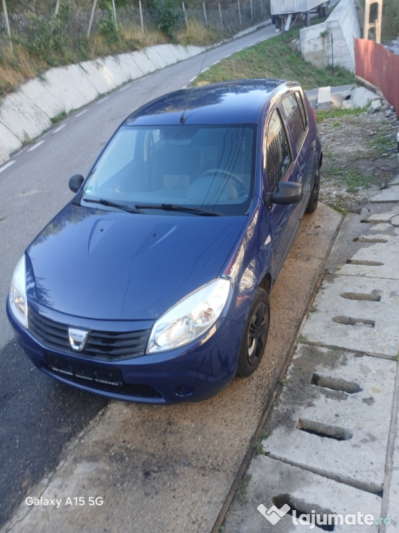 Vând Dacia sandero