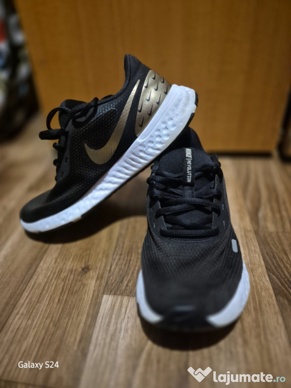 De vânzare adidași Nike Original Sport REVOLUTION 5 PREMIUM