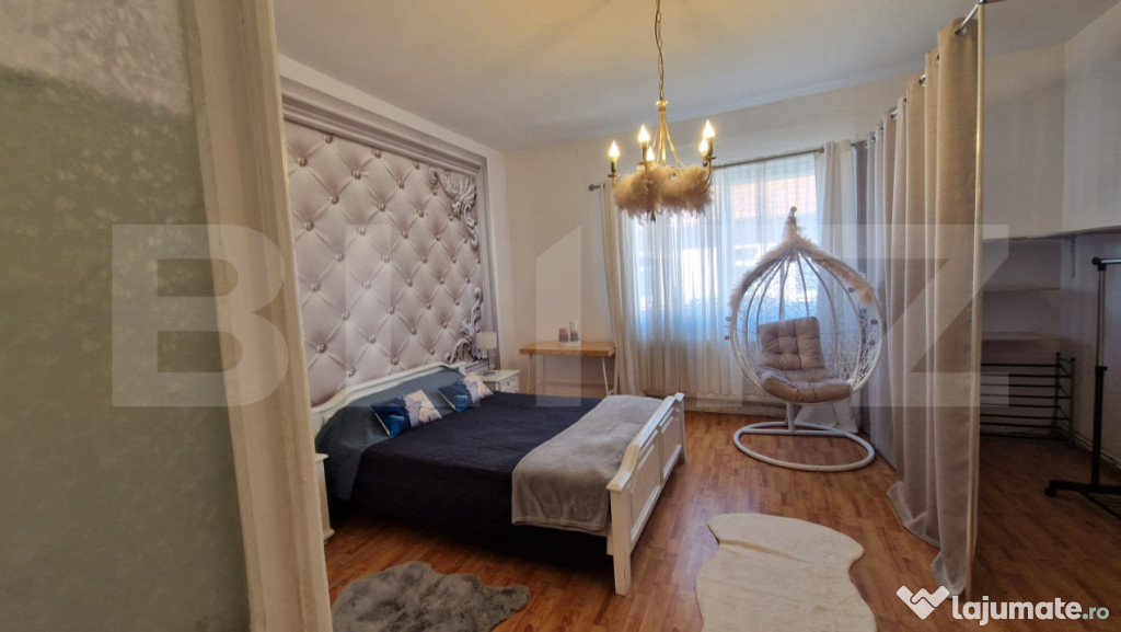 Casa in inima orasului, curte individuala , 3 camere ,zona l