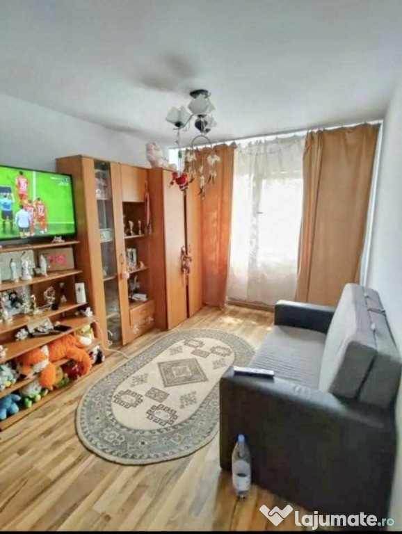 Apartament de 3 camere zona BARTOLOMEU,