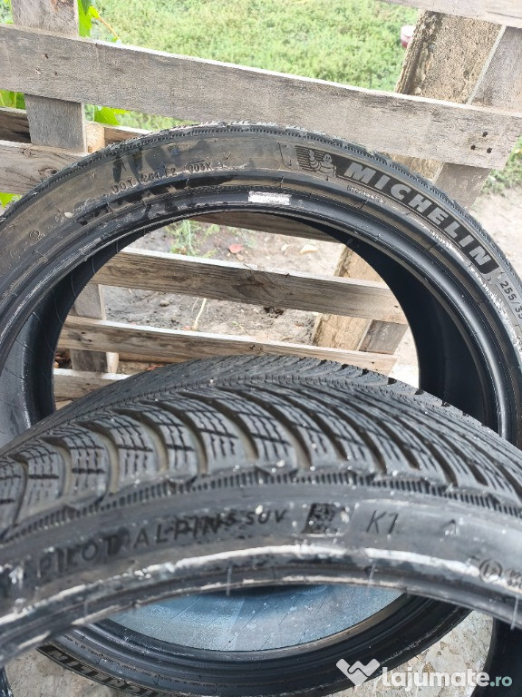Vând cauciucuri 235 35 r22