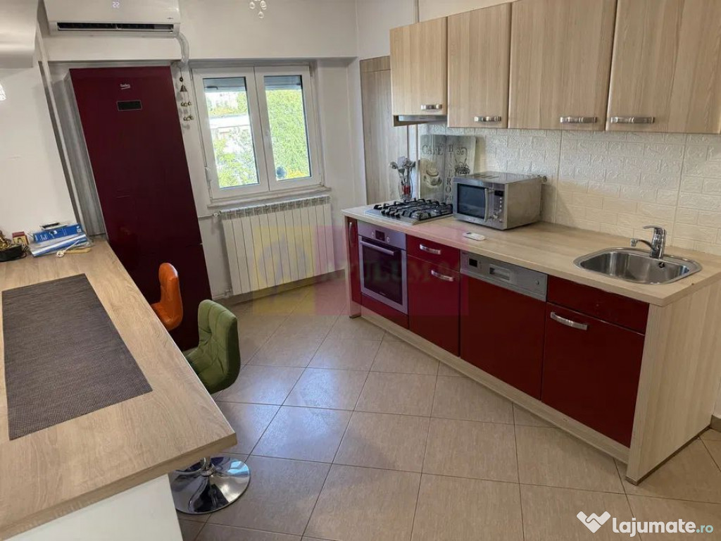 Vanzare apartament 3 camere in rondul Alba iulia, cu 2 pa...