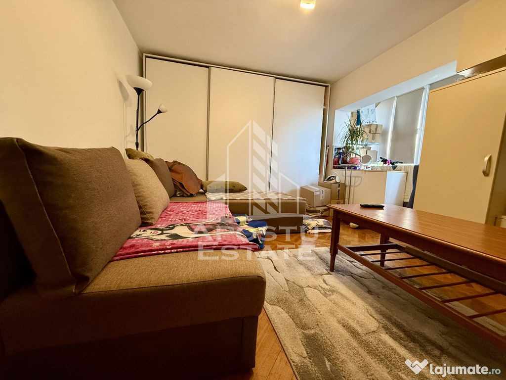 Apartament cu 3 camere, etajul 1, centrala proprie, zona ...