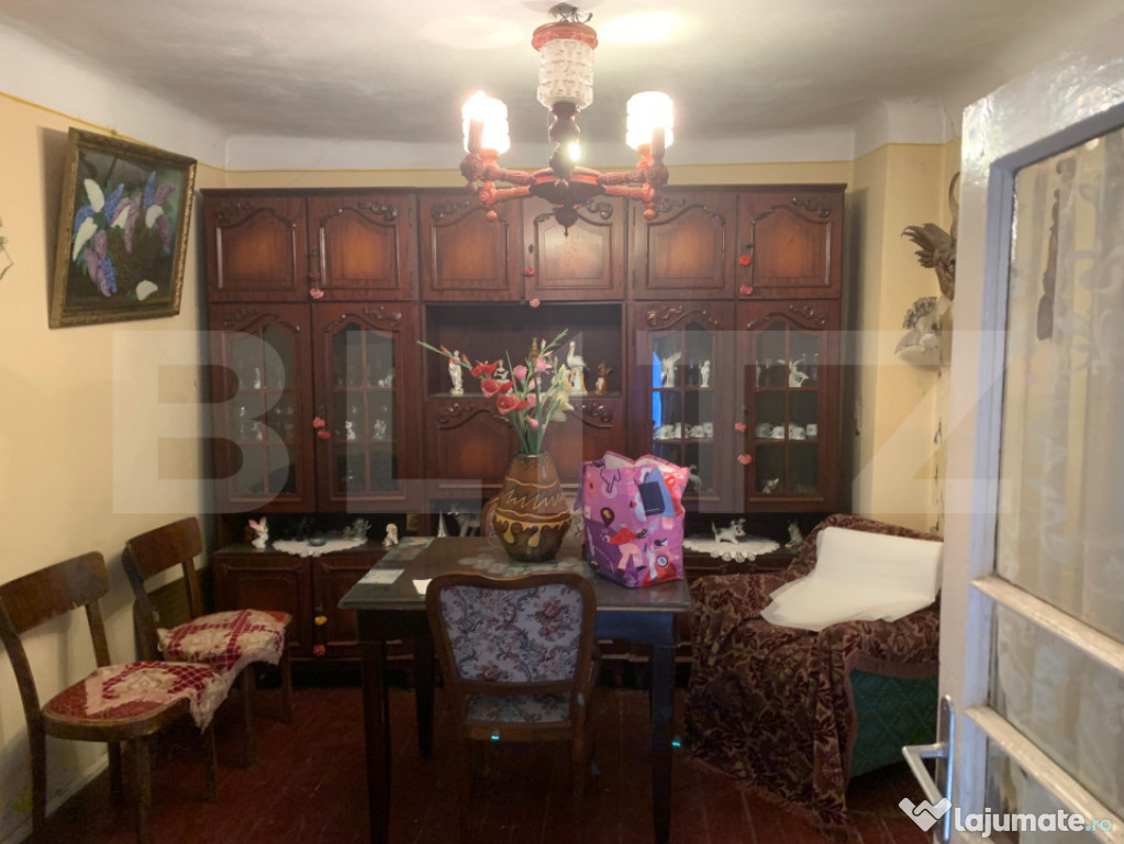 Casă de vânzare – 3 camere, zonă liniștită, Bucureș