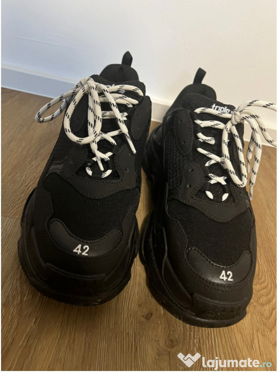 Balenciaga triple S