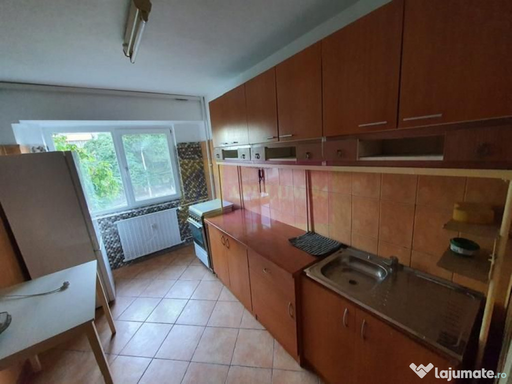 Vanzare apartament 3 camere Basarabia, aproape parc Natio...