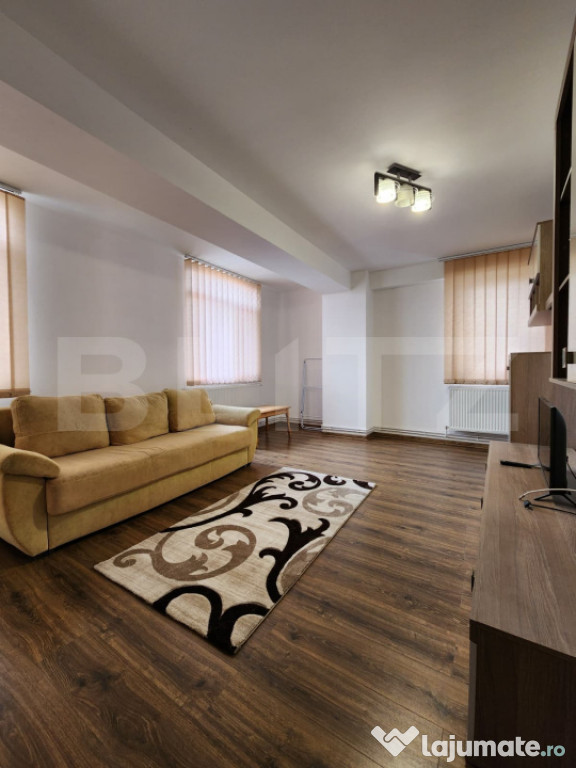 Apartament de inchiriat, 3 camere, decomandat, Craiovita Nou