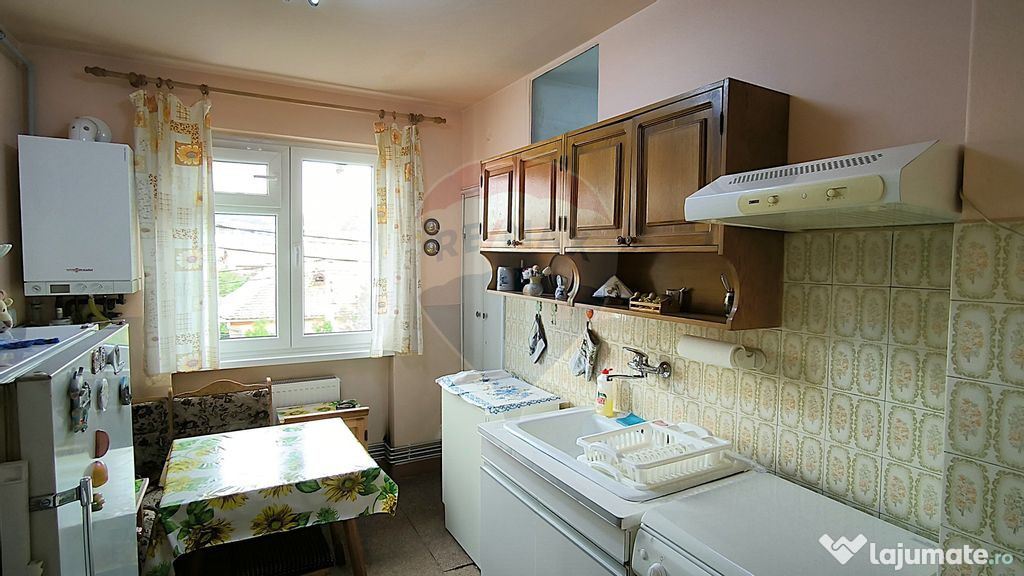 Apartament 3 camere, Centru 59000Euro, etaj 2