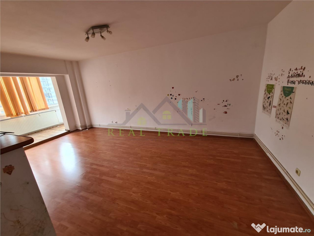 Apartament 3 camere etajul 1 intrare Racadau