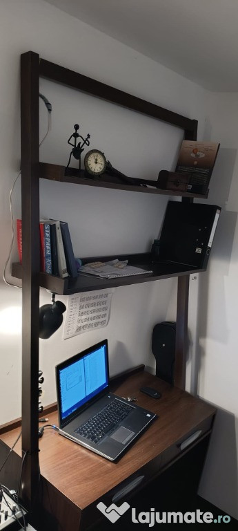 Birou modern cu design elegant, ideal pentru birou sau acasa