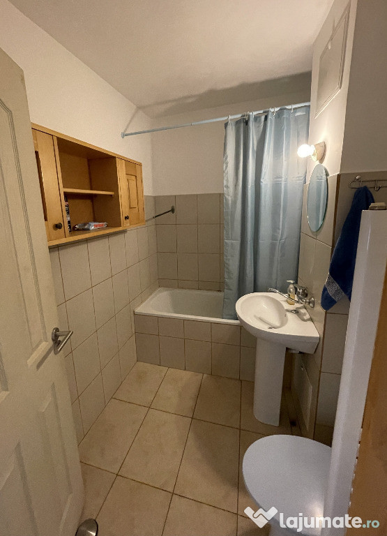 Proprietar vand apartament decomandat 3 camere in zona Girocului