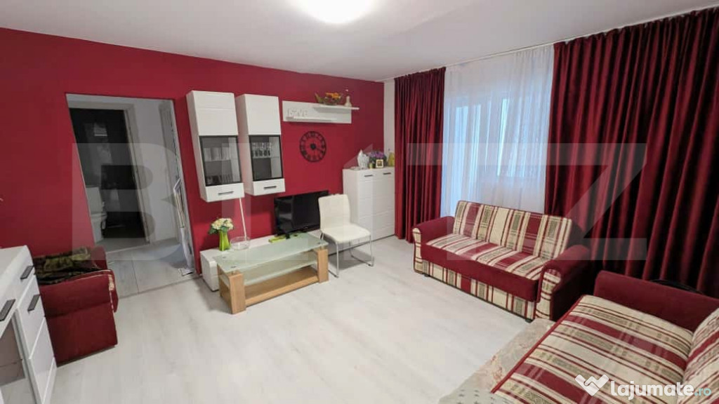 Apartament cu 2 camere, etaj intermediar.