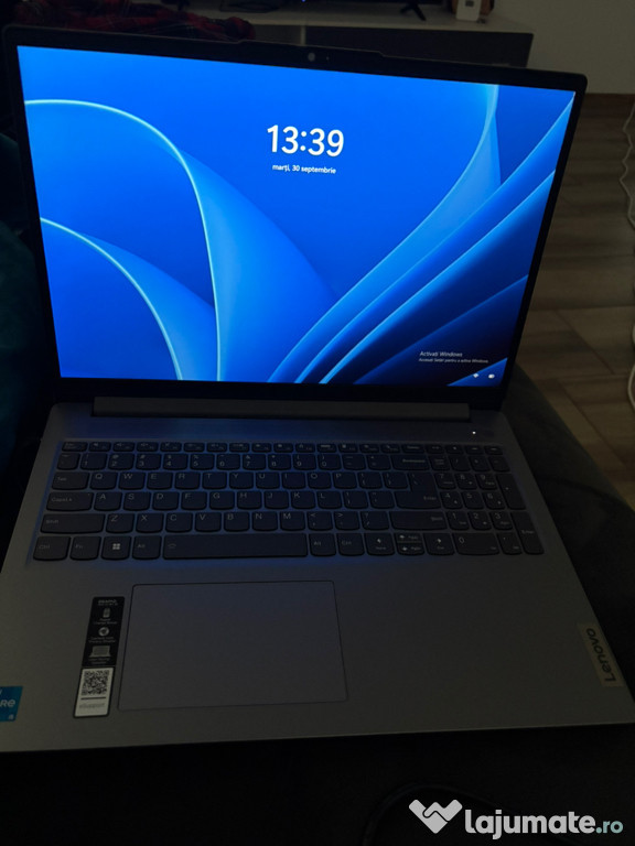 Laptop lenovo. .