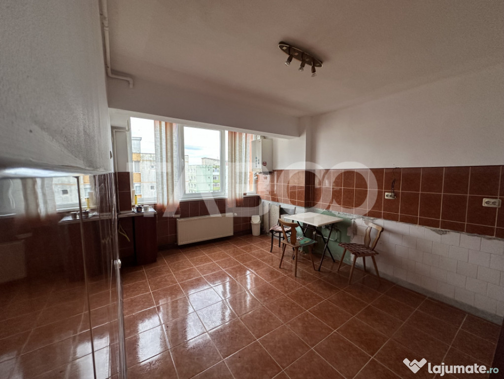 Apartament decomandat cu 3 camere baie cu geam la doar 1641