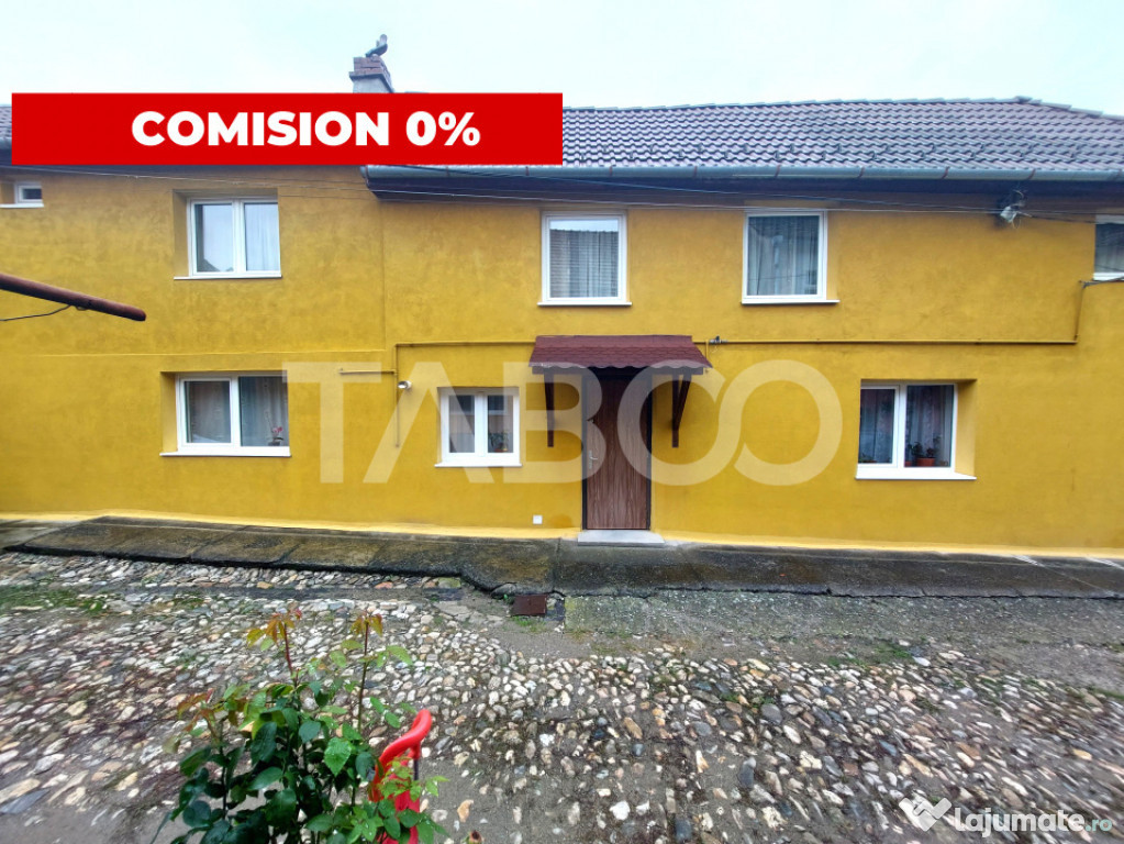Casa in zona centrala 5 camere 2 bucatarii 3 bai curte comun