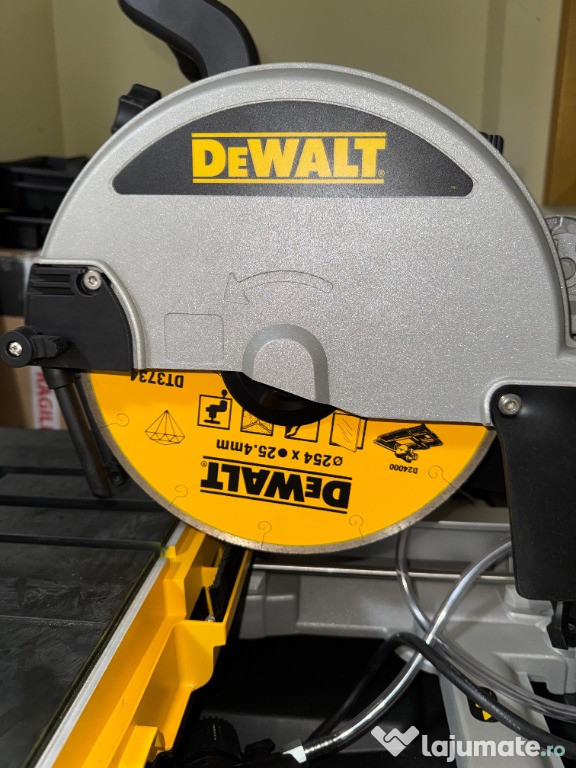 DeWalt Taietor de placi ceramice cu disc 250mm D24000 1600W