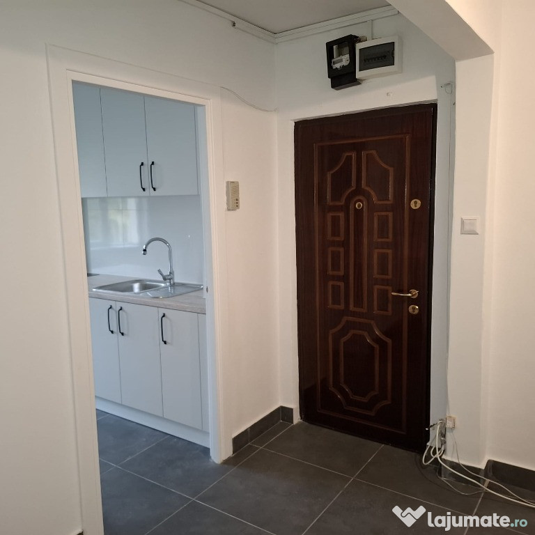 Ofer spre inchiriere apartament cu 3 camere pe str. Marius Ciopec.