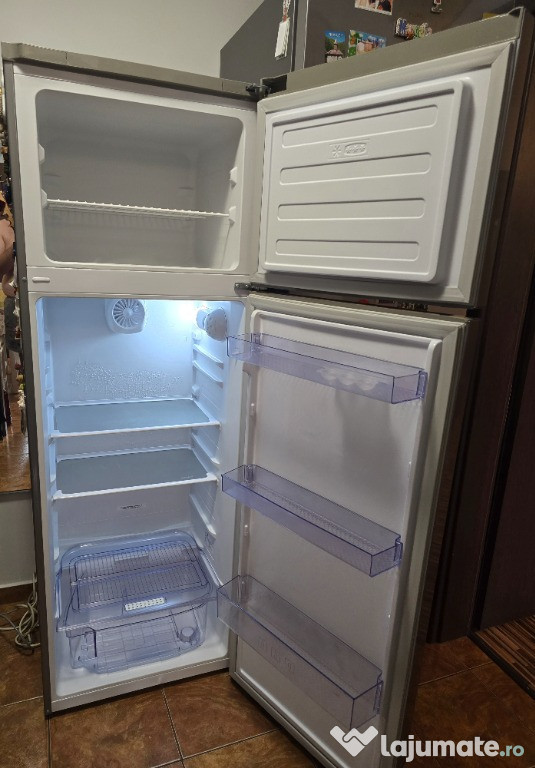 Vand frigider cu doua usi Beko 306 l