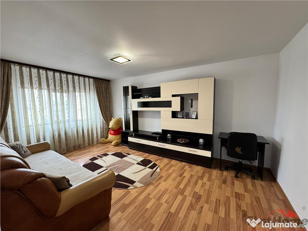 Apartament 2 camere,renovat, mobilat si utilat la Piata Mold