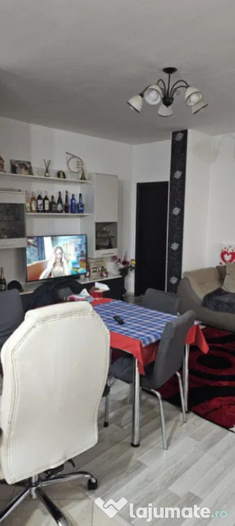 Apartament 3 camere, decomandat - zona Tractorul