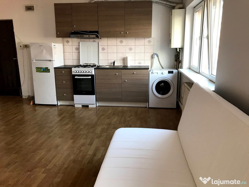Vând apartament cu 3 camere la mansardă