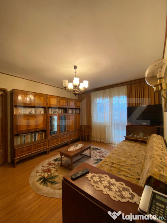 Apartament cu 3 camere, semidecomandat în zona Noua