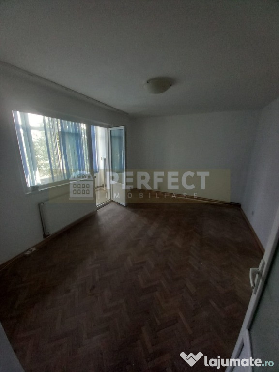 Ap.3 camere DECOMANDAT,Vest, etajul 4, Pret 72000 euro