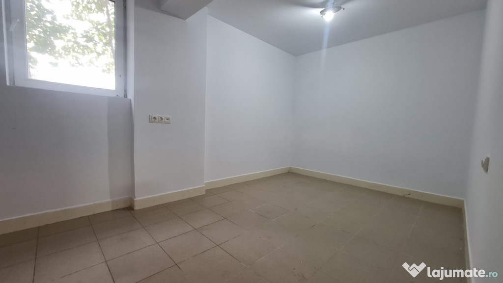 Apartament 3 camere 93mp Demisol Bloc 2014