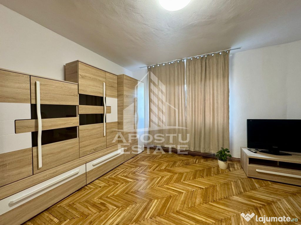 Apartament cu 3 camere, 2 bai, etaj intermediar, Aradului