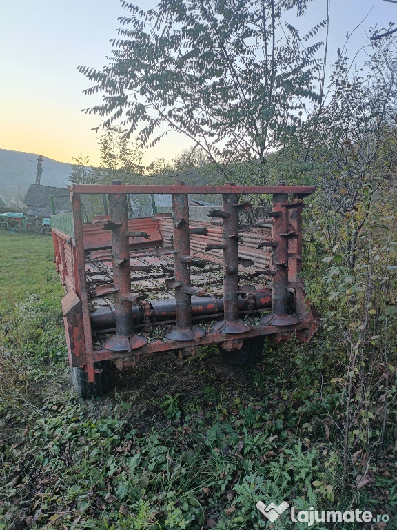 Mig împrăștiat gunoi