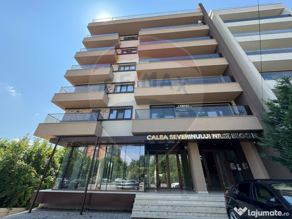 Apartament cu 3 camere de vânzare în zona Calea Severin...