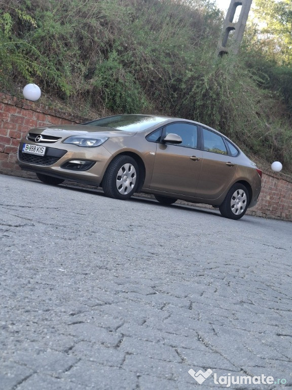 Vând Opel astra j