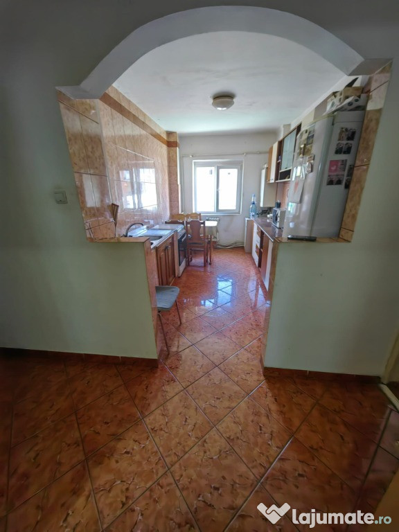 Vând urgent apartament 3 camere