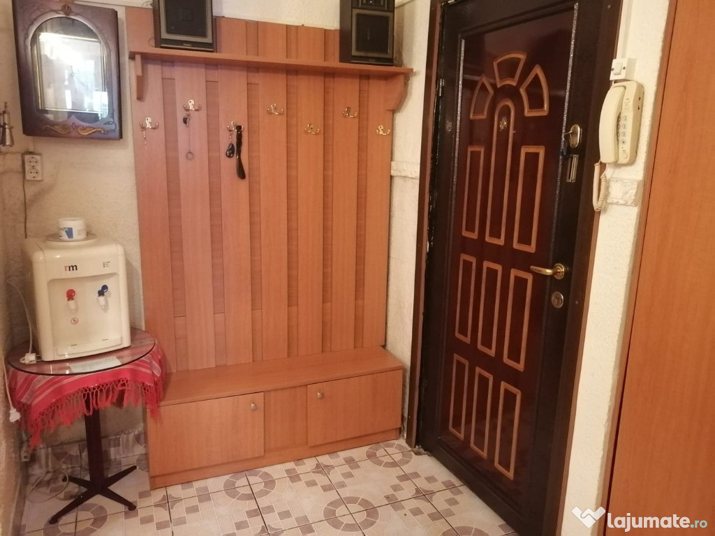 Apartament cu 3 camere, transformat din 2 camere, Poarta 6
