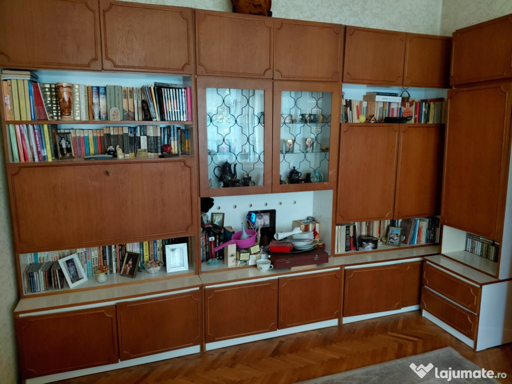 Biblioteca spre vanzare