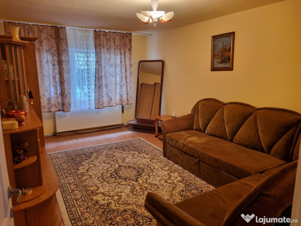 Apartament 3 camere,decomandat, zona Zamfirescu