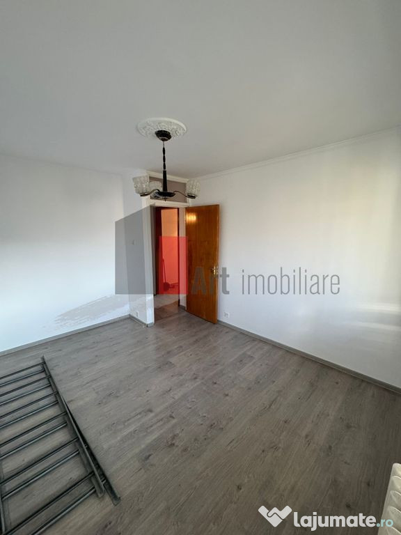 De vânzare – Apartament 3 camere, Sector 4