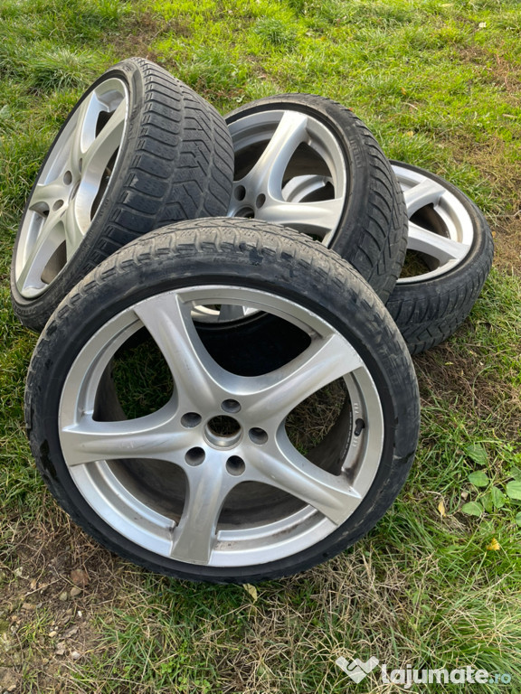 Vind 4 cauciucuri cu tot cu jante pireli