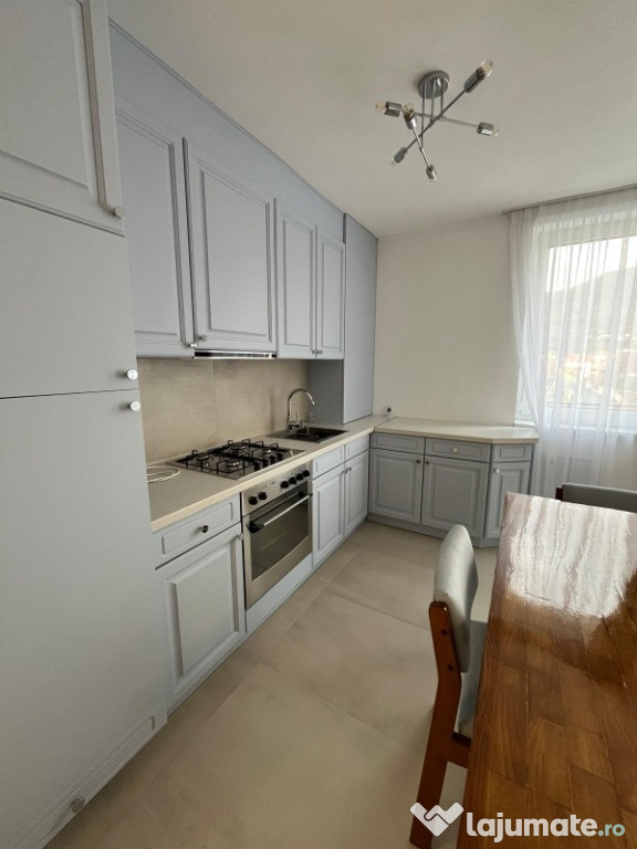 Vand apartament cu 2 camere, zona rezidentiala