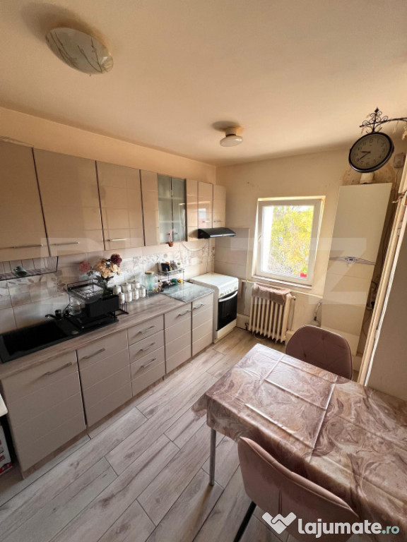 Apartament 3 camere, 66 mp, garaj, 2 balcoane, zonă linișt