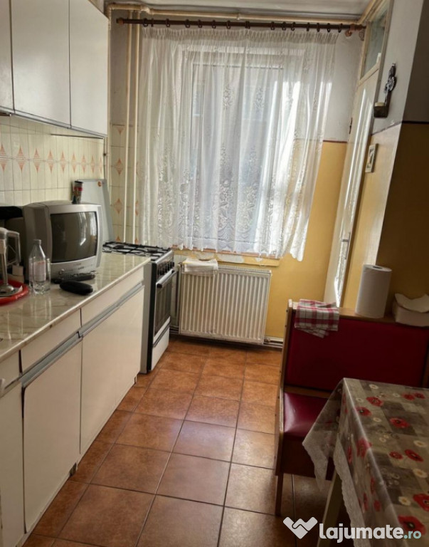 Apartament de 4 camere ( DECOMANDAT-BOXA-CENTRALA )-Craiter