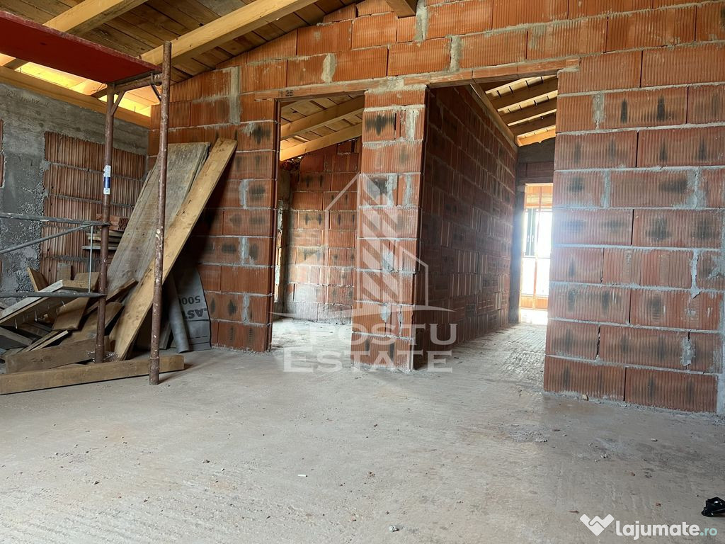 Duplex despartit prin baie P+M, in Giarmata