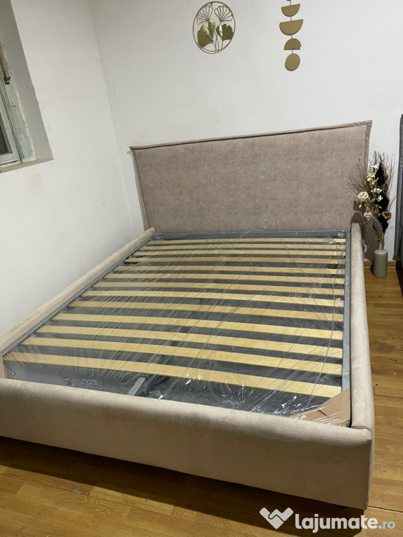 Paturi tapițate din Italia