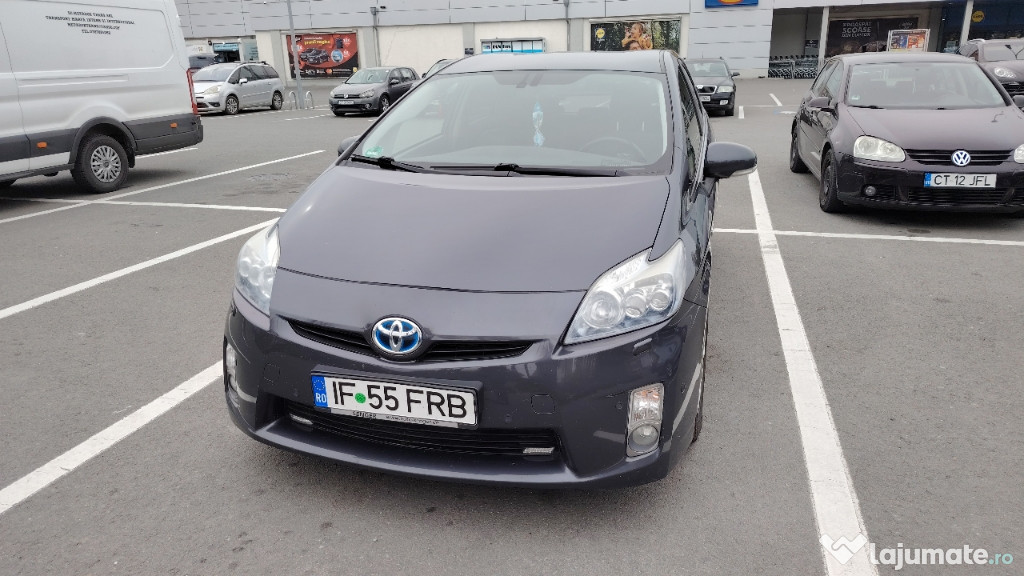 Vând Toyota Prius. Satare foarte buna. An fabricație 2011.