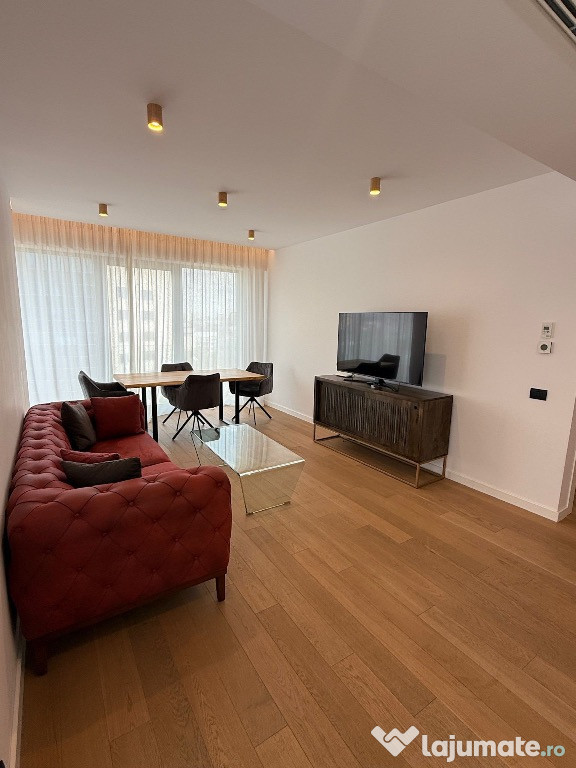 2 camere lux One Herastrau Towers