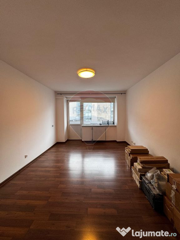 Apartament cu 4 camere/birou de închiriat Piata Victoriei