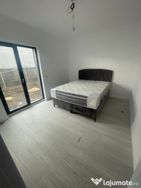 Apartament 2 camere cu curte proprie și 2 locuri de parcare