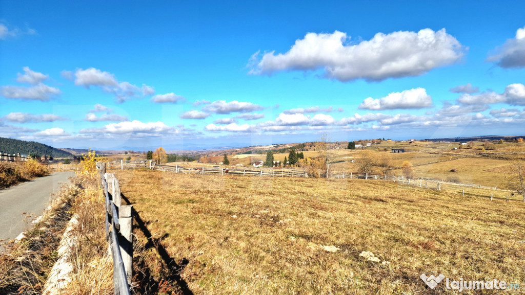 Teren parcelabil, front la strada, 3269mp, utilitati in zona
